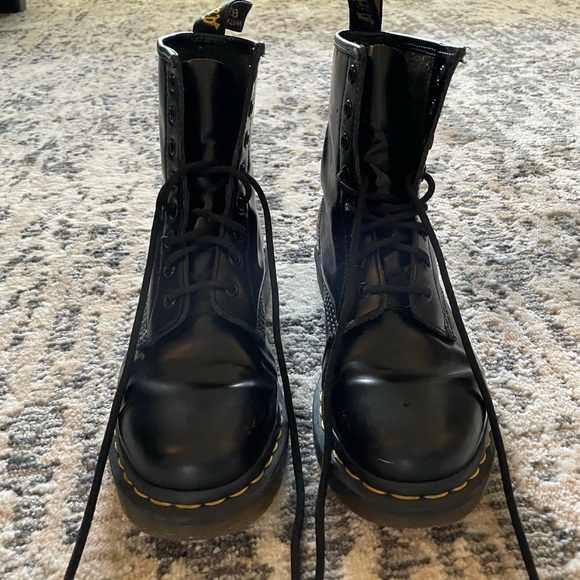 Dr. Martens Shoes - Women’s Doc Martens!!!! Perfect for 8.5/9 shoe size!!! Gently worn!!!